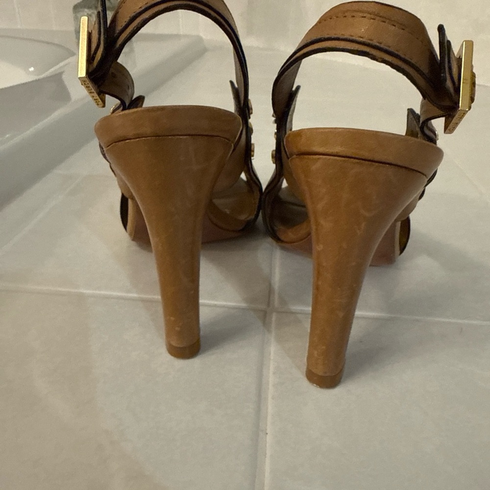 Tory Burch Tan Leather Heels with Gold Accents - Picture 5 of 7